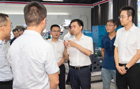 聚英環(huán)保:金進(jìn)富赴企業(yè)調(diào)研經(jīng)濟(jì)穩(wěn)進(jìn)提質(zhì)工作時(shí)強(qiáng)調(diào):穩(wěn)生產(chǎn)強(qiáng)創(chuàng)新拓市場(chǎng) 為“兩個(gè)先行”打下堅(jiān)實(shí)基礎(chǔ)